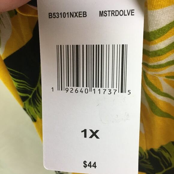 Lone & Lux Leaf Pattern Top Yellow Green 1X - Picture 8 of 15